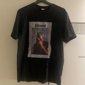 Franc ocean t shirt - Trycket är lite skadat på kanten men annars i bra skick. 
