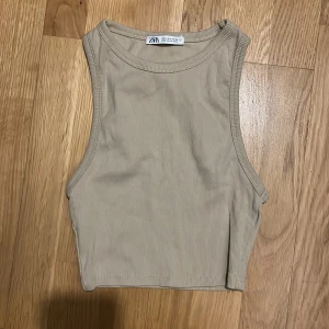 Beige linne - Cropped och ganska tajt passform, fint skick