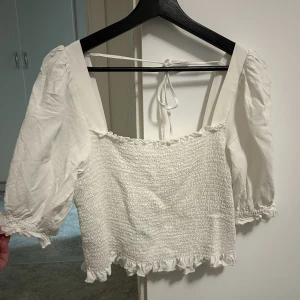 Festtopp - Aldrig använd Öppen rygg Storkek M