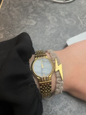 Embrace UF armband - UF-företag som tillverkar handgjorda armband där 15% skänks till stiftelsen Friends! 