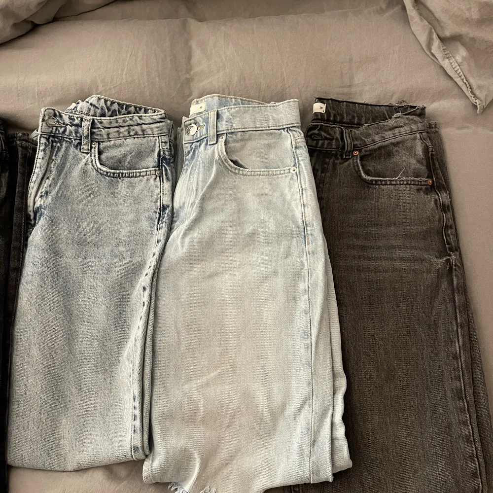 Olika jeans från Gina Tricot och Lager 157. Skriv för info om varje vara, blev för långt att skriva här.. 🫣. Jeans & Byxor.