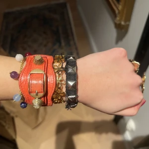 Nitarmband - Coolt armband med nitar🦏