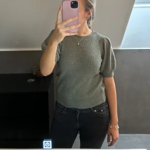 Stickad tröja  - Stickad tröja från vero Moda storlek xs 