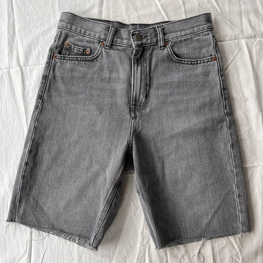 Fina jeansshorts från Dr Denim i storlek 27💗 . Shorts.