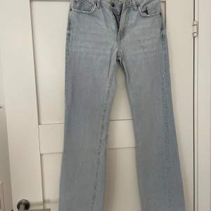 Jeans från Bik Bok - JP Low straight 510. Storlek 32.