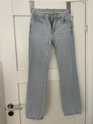 Jeans från Bik Bok straight 510 - Jeans från Bik Bok - JP Low straight 510. Storlek 32.