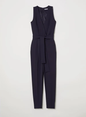 Jumpsuit H&M - Ankellång jumpsuit med avtagbart skärp i midjan. Använd endast en gång. Ord pris 499 kr