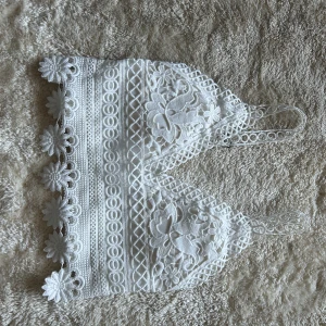 Topp - Vit topp, sparsamt använd 