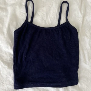 Ribbat linne  - Sjukt skönt och stretchigt material, ganska kort