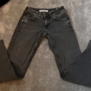 Peppe jeans - Säljer de här jätte trendiga och snygga Jensen från Peppe jeans. Skulle så gärna vilja ha kvar dem men tyvär är de för små för mig men så fina. 