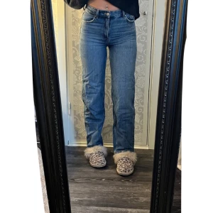 Jeans - Säljer dessa jeans från bershka 👖 (använda en gång, jättebra skick) 