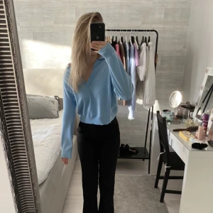 Tröja - Säljer denna tröja i en super härlig blå färg.🥰