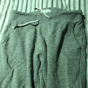 Mjukis byxor  - Mjukisbyxor lapp borta storlek är förmodligen s-m