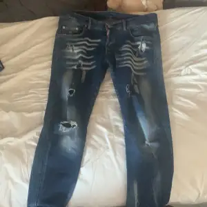 Dsquared2 jeans i strl 50 italiensk storlek