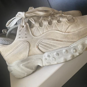 Acne Studios  - Acne studios  Storlek 41 fit 42 Nypris 4400kr Mittpris 2200kr Condition 8,5/10