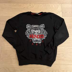 KENZO sweatshirt / tröja i storlek S  Äkta, kan skicka bild på qr-kod på lappen. 