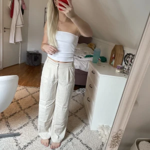 Kostymbyxor  - Vida kostymbyxor ifrån zara. De är uppsydda för att passa mig som är 166 💓