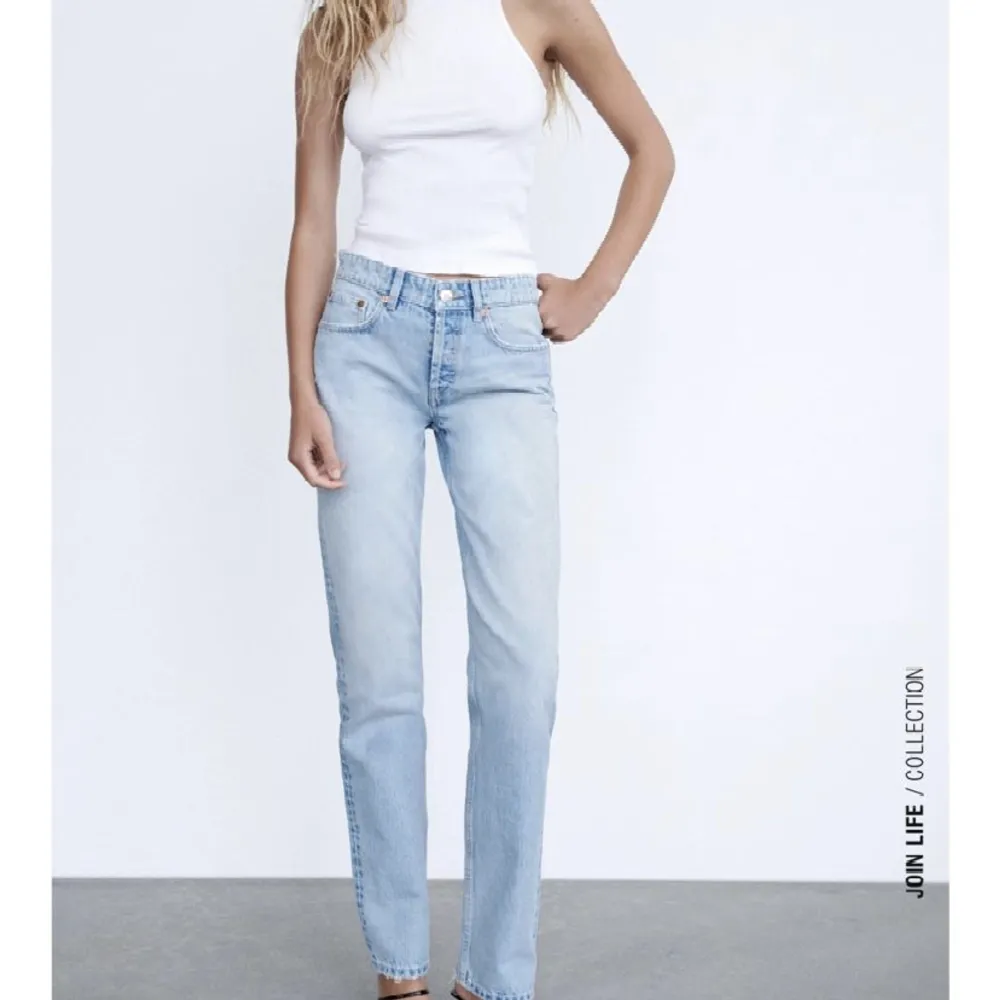 Superfina straight jeans fårn zara i storlek 34💓. Jeans & Byxor.