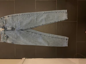 Gina jeans  - Ljusa Gina jeans lite baggy  Fint använt skick  Stl 34 ( xs) 