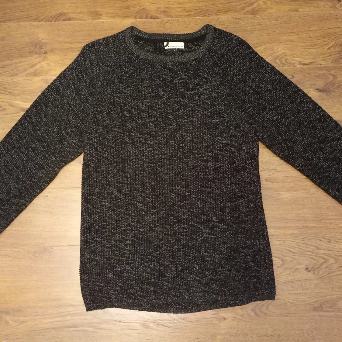 Stickad svart tröja - 91