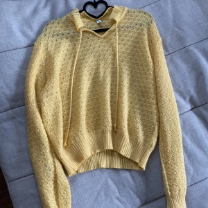 Gul tröja - Bra skick, storlek S/M