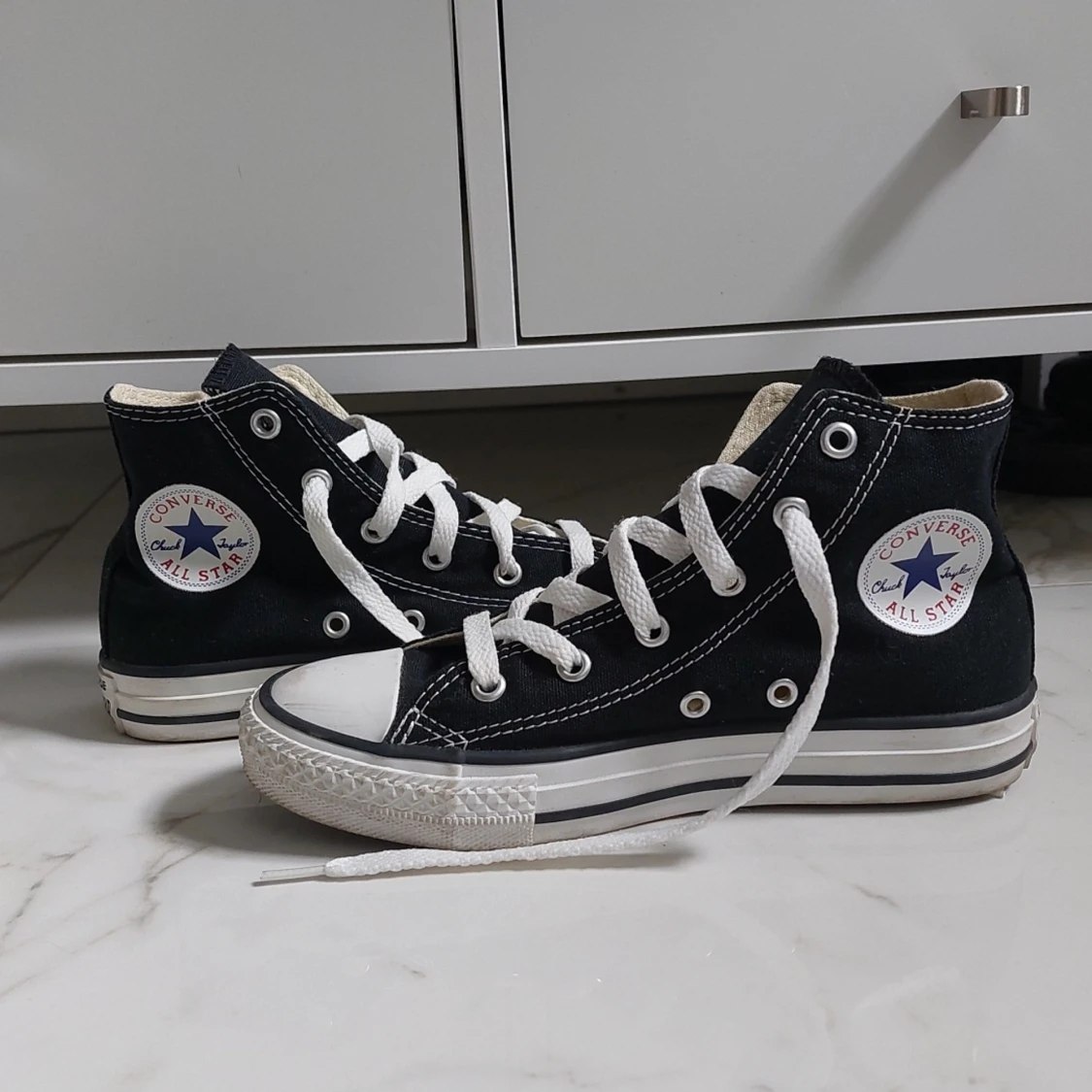 Svarta converse