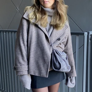 Arket jacka - Säljer min arket jacka som köptes i höstas 2022. Är i fint skick! Perfekt jacka nu till våren!