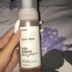 Indybeauty face wash - En oöppnad Therese Lindgren ansikts tvätt! Jätte bra och skön att använda, säljer då jag råkat dubbel beställa men bara behöver en. Räcker väldigt länge! Skriv om det är något mer ni undrar💕