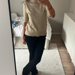 Stickad tröja  - Stickad kort tröja 