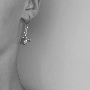 Long heart😍🙌🏼 - Jättefint örhänge!❤️ hemmagjort och av väldig bra kvalitet!❤️🙌🏼 De säljs styckvis🤍