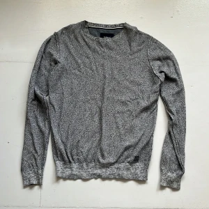 Sweatshirt  - En lite tunnare tjocktröja från märket Signal i storlek M, mycket sparsamt använd.