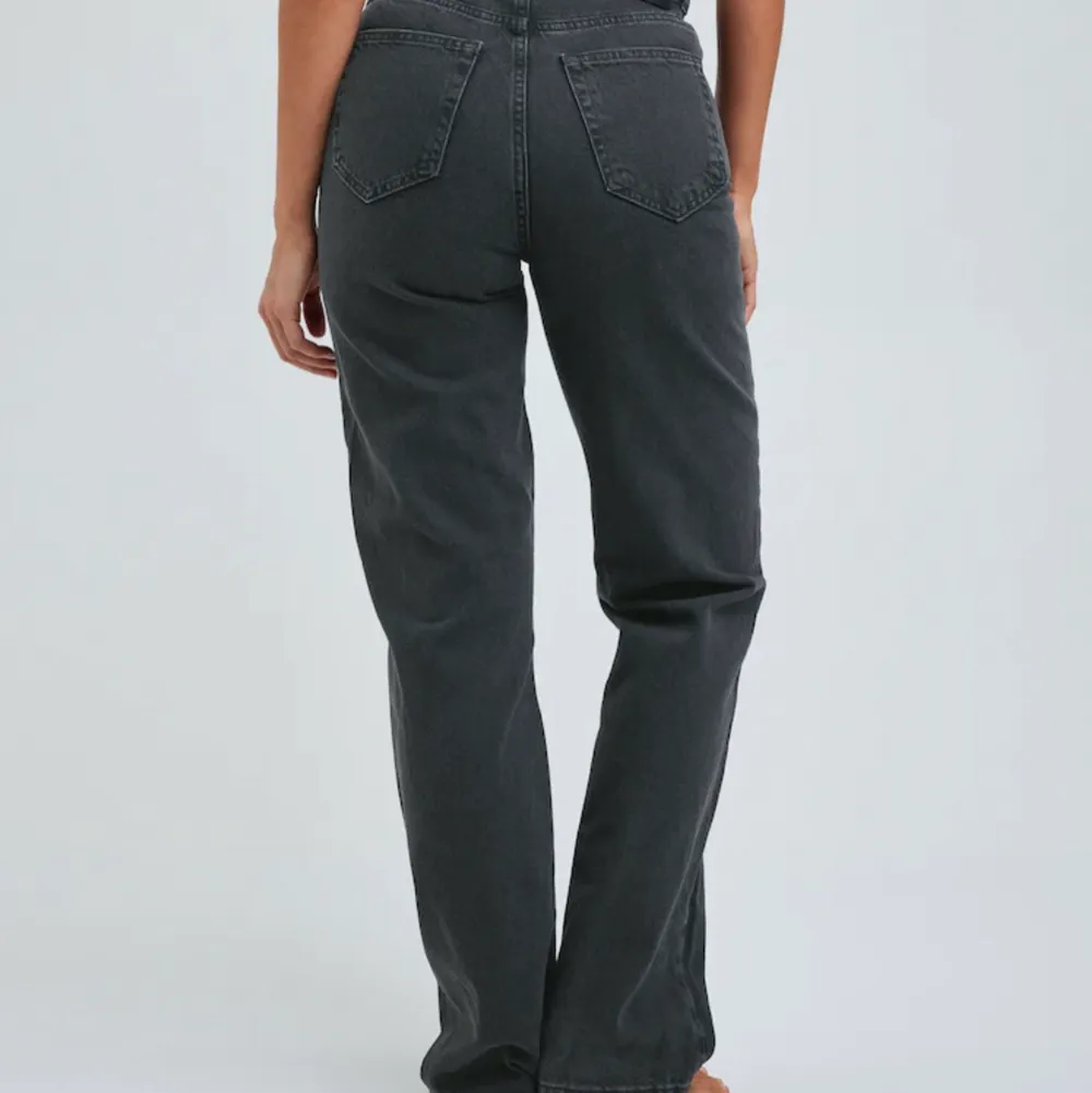 Svarta Jeans från bikbok stl 26, längd 32😚. Jeans & Byxor.