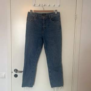 Sparsamt använda jeans från Vero Moda. Lite stretch och ankellängd.