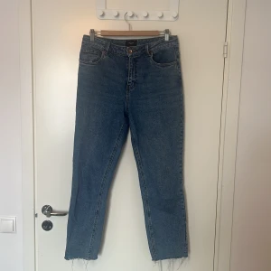 Vero Moda jeans - Sparsamt använda jeans från Vero Moda. Lite stretch och ankellängd.