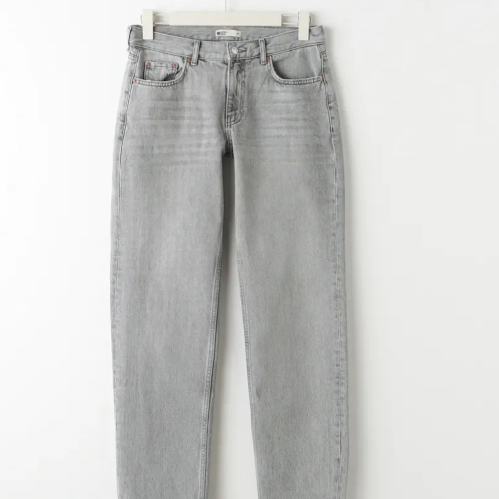 Superfina grå jeans från Gina, inga synliga defekter på användning säljer då de är för små för mig. Jeans & Byxor.
