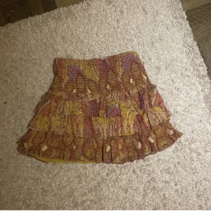 Kjol - Superfin populär mönstrad kjol!