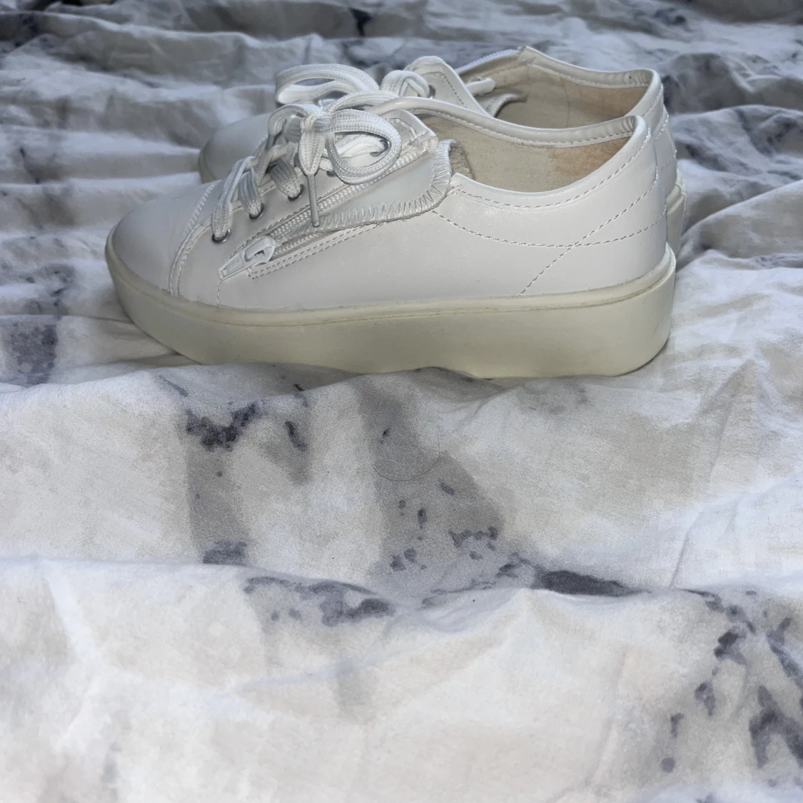Nya vita skor - 91