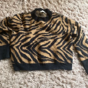 Tröja  - Fin tröja!