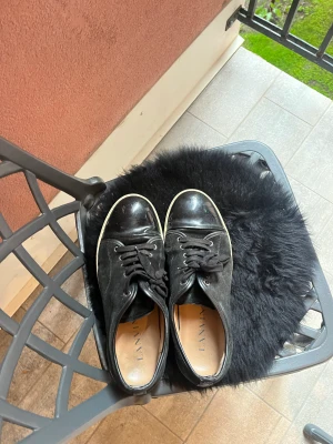 Svarta lanvin skor - 1800kr