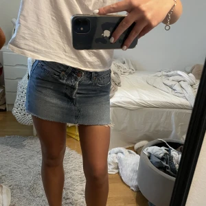 Jeanskjol lågmidjad - Skitnsygg men har fler så säljer denna 💕