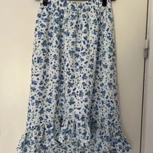 Kjol - Blommig sommar långkjol från vero moda. Stl S. Aldrig använd.