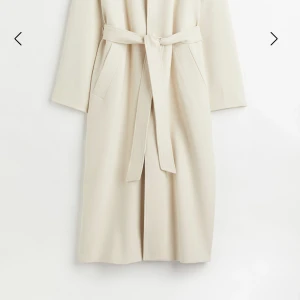 Kappa - Säljer denna fina höstkappa från H & M (Arket) , i storlek xs. Kan frakta den eller mötas upp i Sthlm 