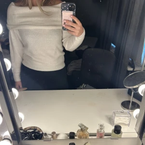 Stickad tröja  - Skön stickad tröja från hm i storlek xs men som passar folk med S och M också! 