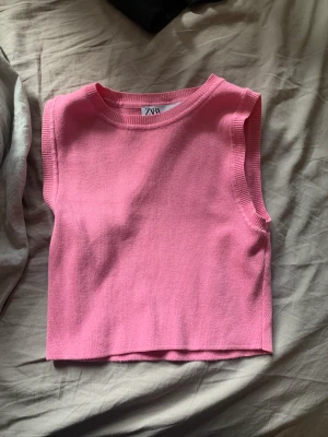 Två toppar - Två toppar från zara i strl S. Aldrig använda. Båda för 80 en för 50. Nypris för de båda var 300.