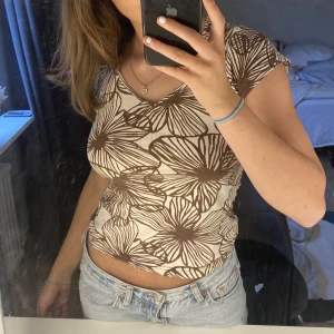 Tröja  - Fin tröja som tyvär inte ör min stil längre. I väldigt bra skick.