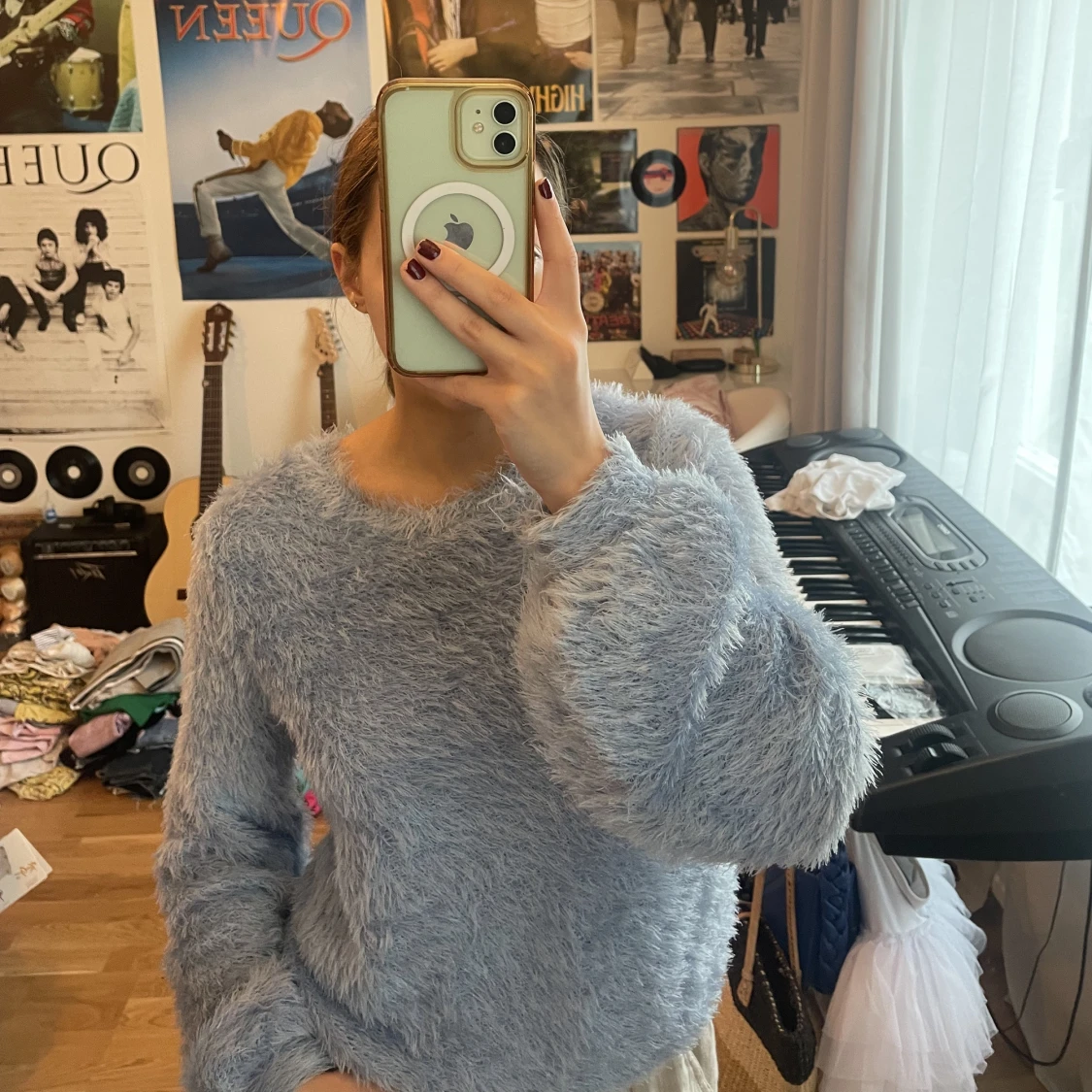 Ljusblå fluffig långärmad tröja