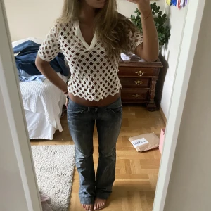 Sandro nät topp - Vit topp som är väldigt sparsamt använd från Sandro! Skriv privat för fler bilder! Nypris ca 1500kr💖