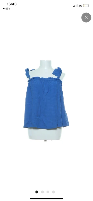 Topp - Jättefin blå topp, kan mötas upp eller frakta💙 jag som vanligtvis brukar ha xs eller S passade mig även fast den är i m. Toppen är i väldigt skönt material