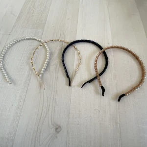 Diadem - Olika diadem från olika märken. En kostar 15kr plus frakt. 