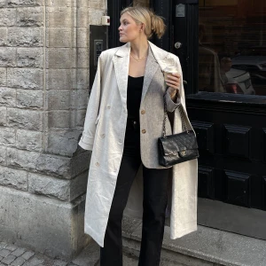 Trenchcoat - Trenchcoat nyskick. Size 36